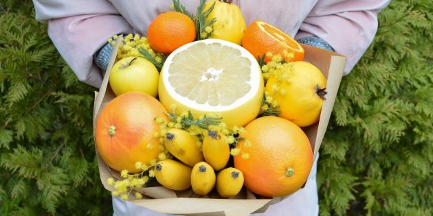 Сделайте букет из фруктов своими руками