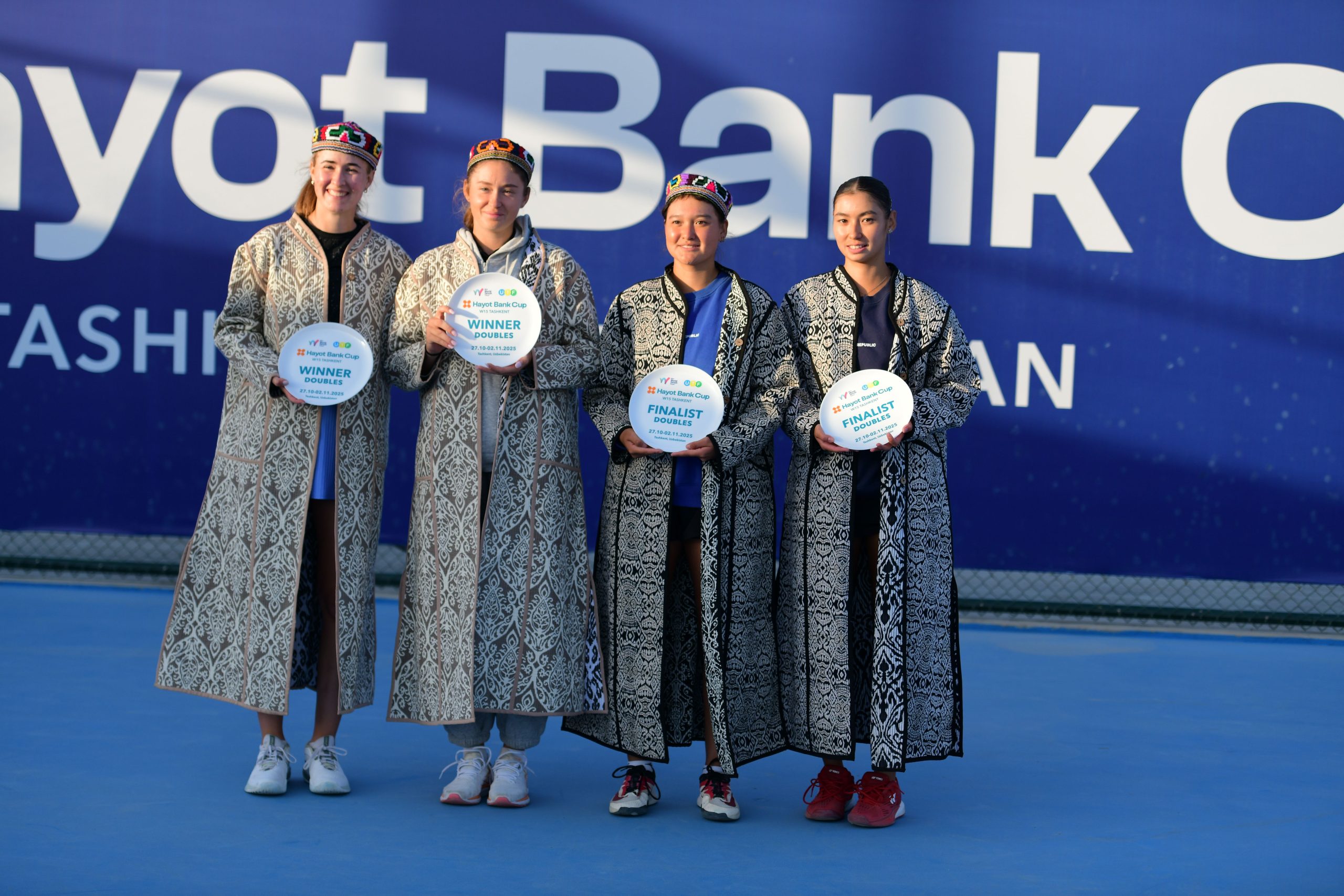 Talabalar ozlarini kameraga suratga olishadi Maymun bilan jinsiy aloqa